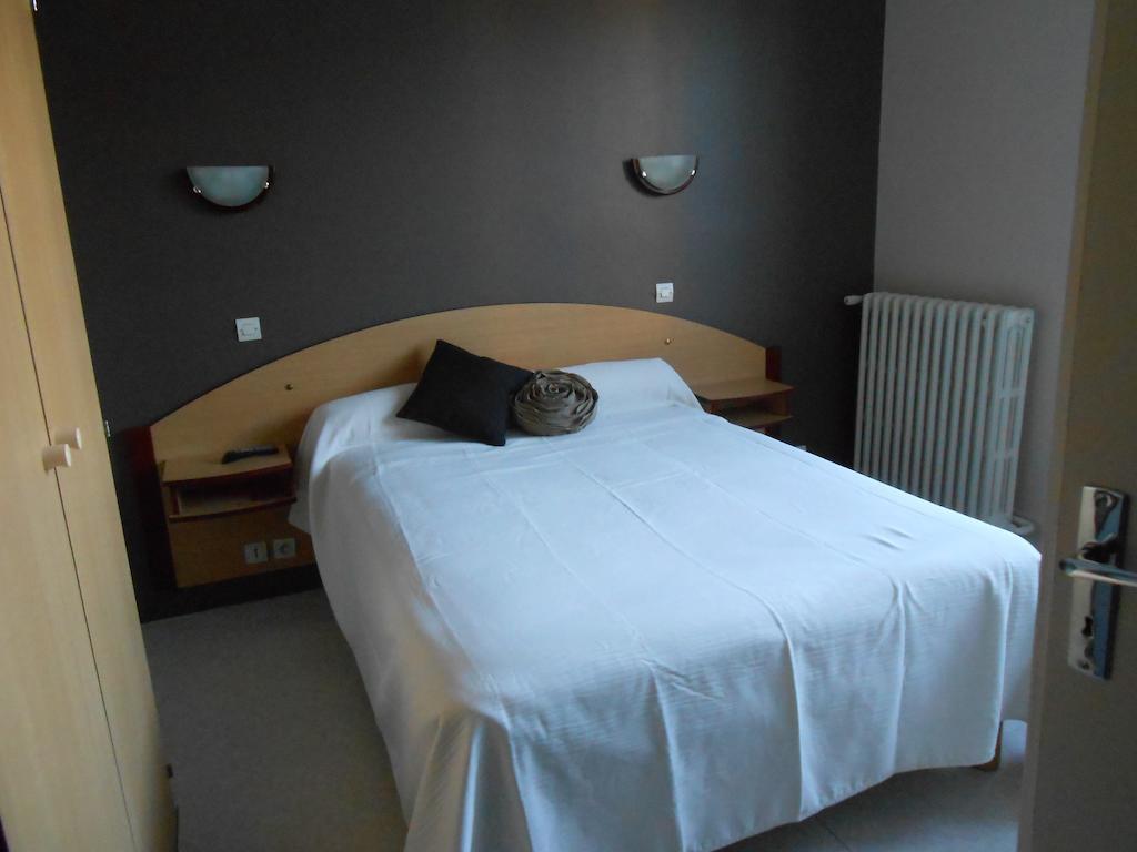 Hotel De La Gare Noyers-sur-Cher Room photo